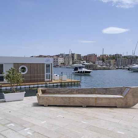 Houseboat Floatart Experience Bisceglie Hotel Bagian luar foto