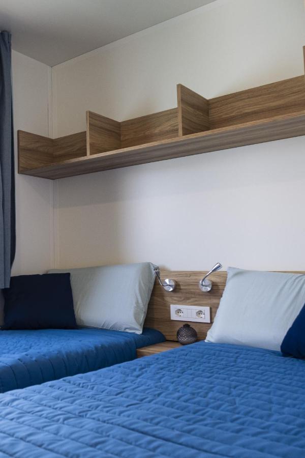 Houseboat Floatart Experience Bisceglie Hotel Bagian luar foto